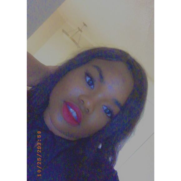 Profile Picture of De'jenee Flunder (@dejaflunder) on Poshmark