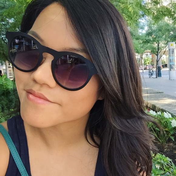 Profile Picture of Cecilia Lai (@cecilialai) on Poshmark