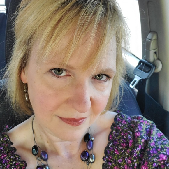 Profile Picture of Vicki Baldwin (@vicki_baldwin) on Poshmark