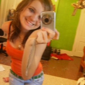 Profile Picture of Holly Davis (@hollybug_93) on Myspace