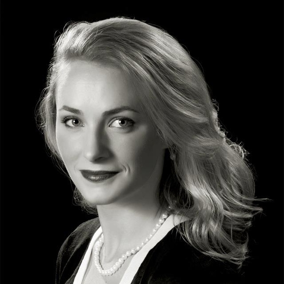 Profile Picture of Emily Scheuring (@elwolber) on Poshmark