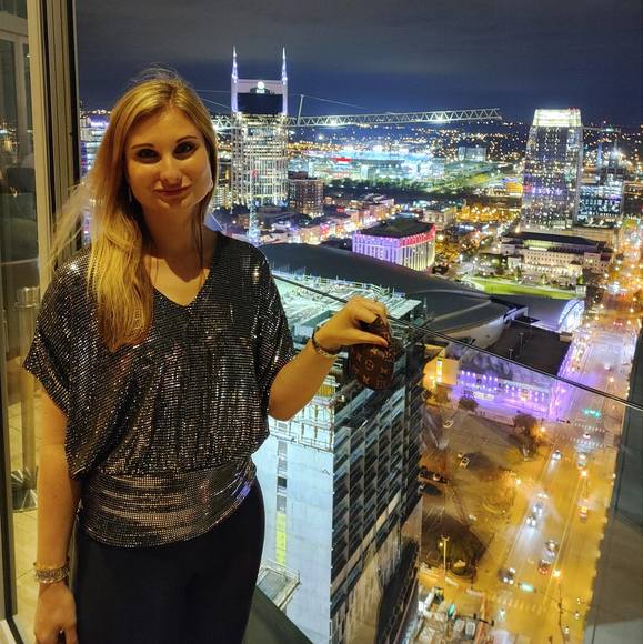 Profile Picture of Sarah Maples (@sarahmaples) on Poshmark