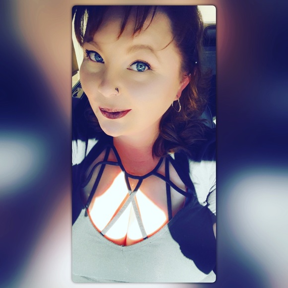 Profile Picture of Stephanie Habiger (@s_habiger) on Poshmark