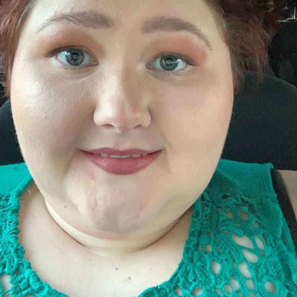 Ashley Breen - Poshmark Profile Picture of Ashley Breen (@daley62009) on Poshmark