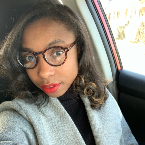 Profile Picture of Sarah Andrews (@andr1625) on Poshmark