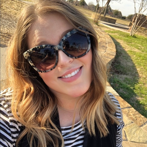 Profile Picture of Stephanie Shaffer (@tippy_koukla) on Poshmark