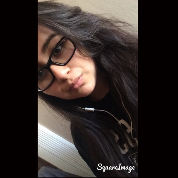 Profile Picture of Jessica Aviles (@jessicaavi123) on Poshmark