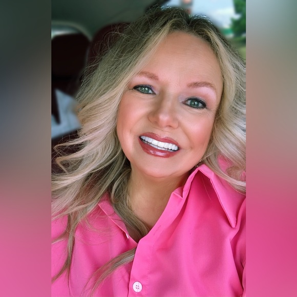Profile Picture of Cindy Mcclain (@iamcindymcclain) on Poshmark