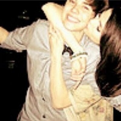 Caitlin & Amanda - Twitter Profile Picture of Caitlin & Amanda (@@TeamBieberCAL) on Twitter
