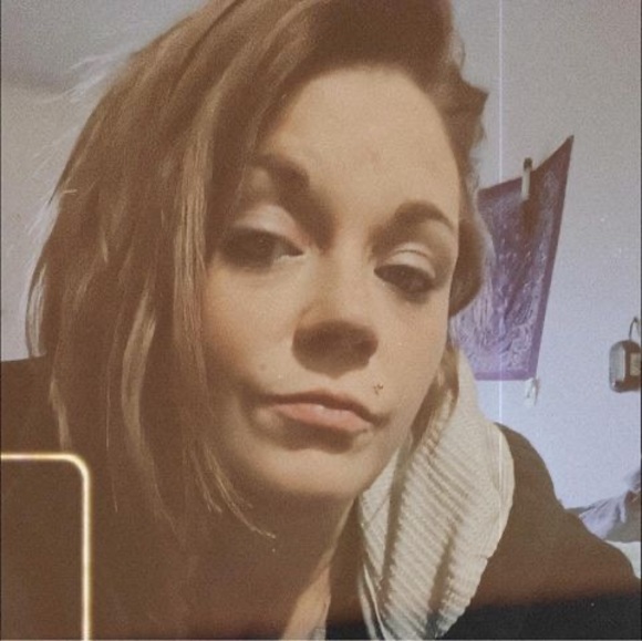 Profile Picture of Shanda Rogers (@shandarogers473) on Poshmark