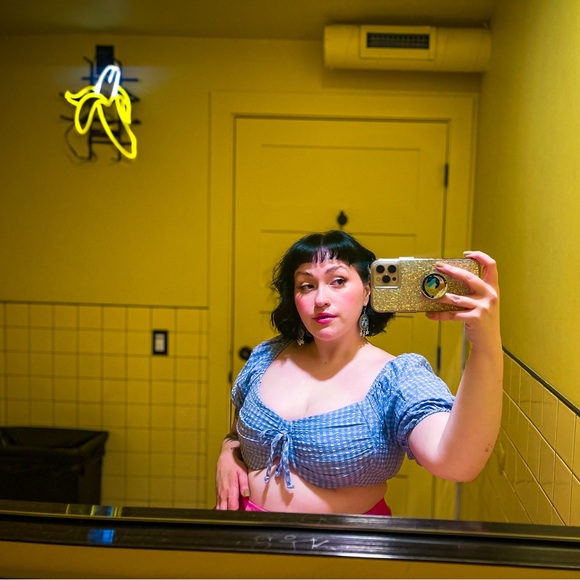 Profile Picture of Hope Scarlatella (@hopelizmesser) on Poshmark