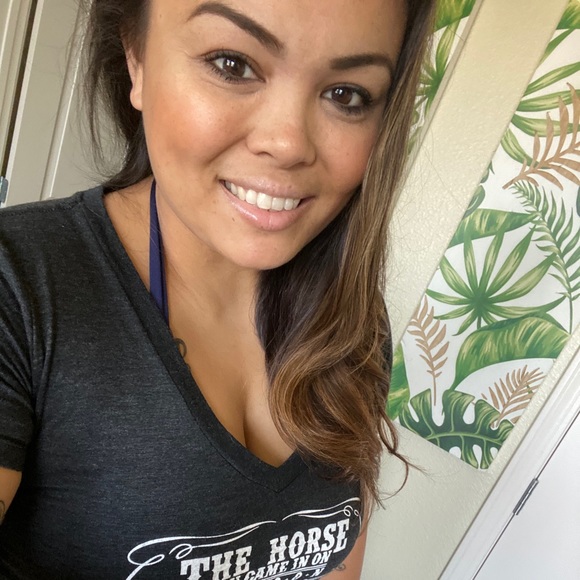 Profile Picture of Elizabeth Avendano (@lyzz805) on Poshmark