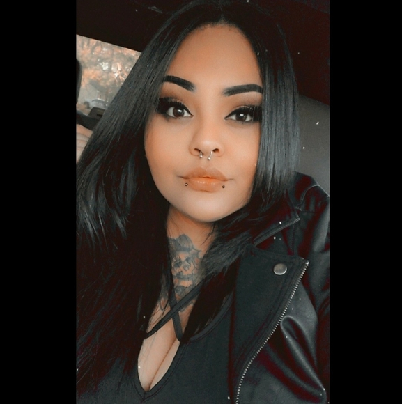 Profile Picture of Bianca Olvera (@biancaolvera90) on Poshmark