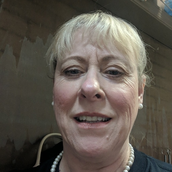 Profile Picture of Kim Clary (@kimclary2) on Poshmark