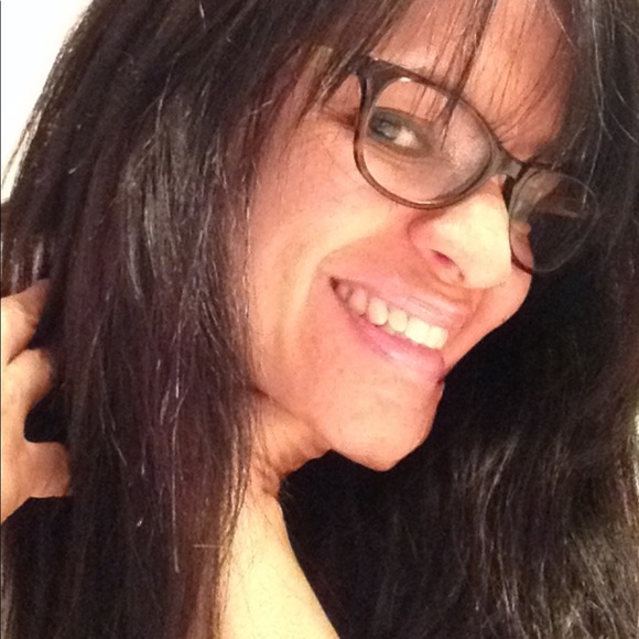 Profile Picture of Beatriz Delgado (@beatrizdelga102) on Poshmark