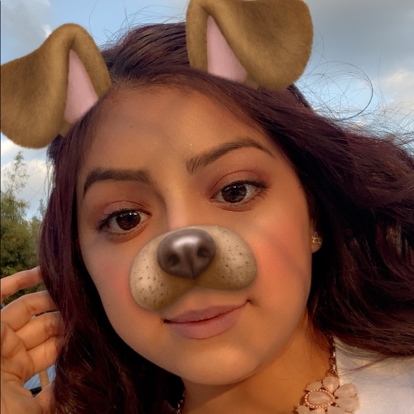 Profile Picture of Iris💙 Valencia💙 (@_babyyyi) on Poshmark