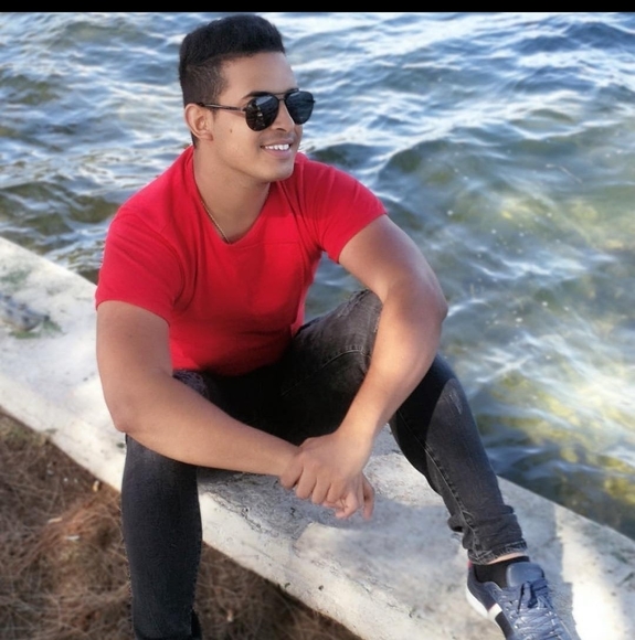 Profile Picture of Alejandro Lugones alejo (@alexlugo92) on Poshmark