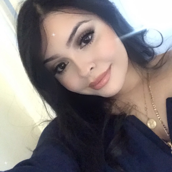 Profile Picture of Celeste Zepeda (@celestezepeda_) on Poshmark