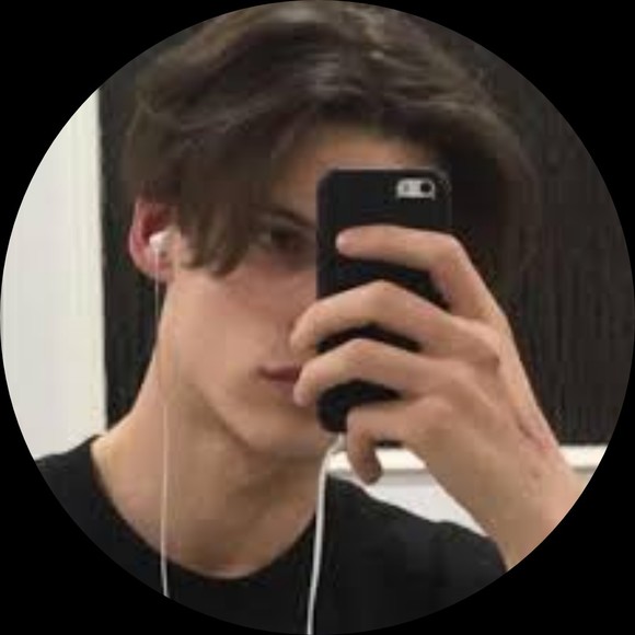 Profile Picture of Weaver Carey (@weaver6013) on Poshmark