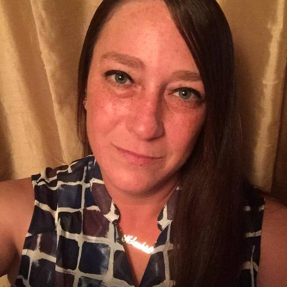 Profile Picture of Natashia Lancelin (@teeluv12) on Poshmark