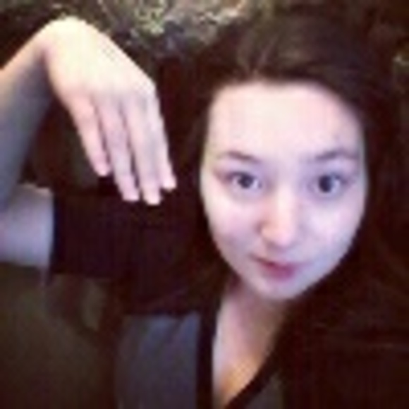 Profile Picture of Mayumi Andrews (@chickiebabe) on Poshmark