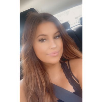 Profile Picture of Court  ♥ (@courtneygill__) on Twitter