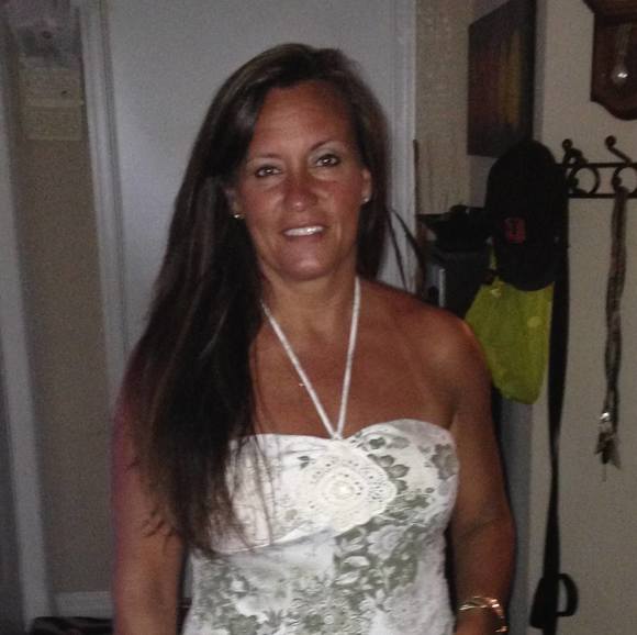 Profile Picture of Tonya Shelley (@tonsue30) on Poshmark