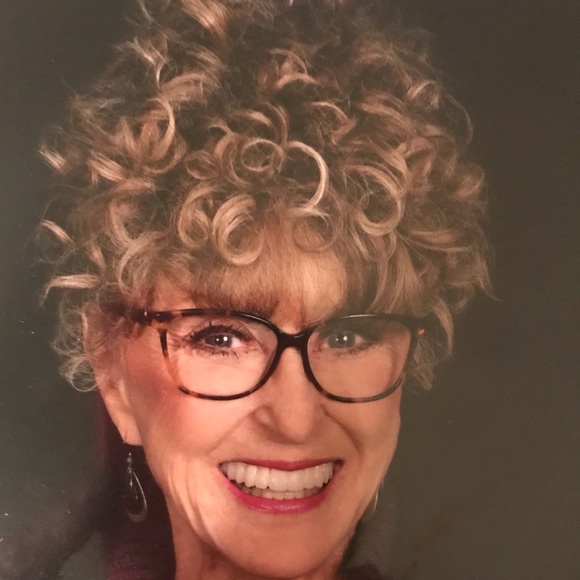 Profile Picture of Sandra Shields (@blue815l) on Poshmark