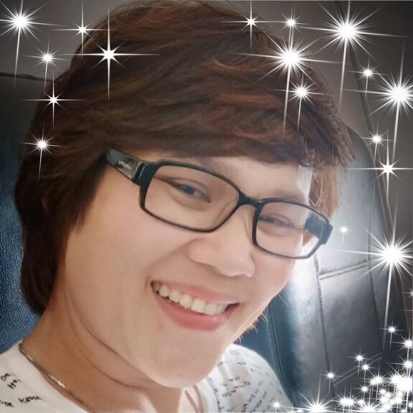 Profile Picture of Lunsbeautysalon Nguyen (@lunsnguyen) on Poshmark