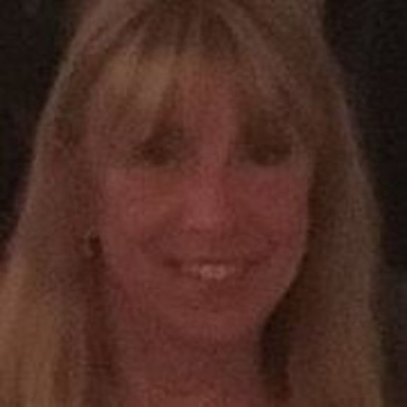 Profile Picture of Laurie Grabow (@grabowkc) on Poshmark