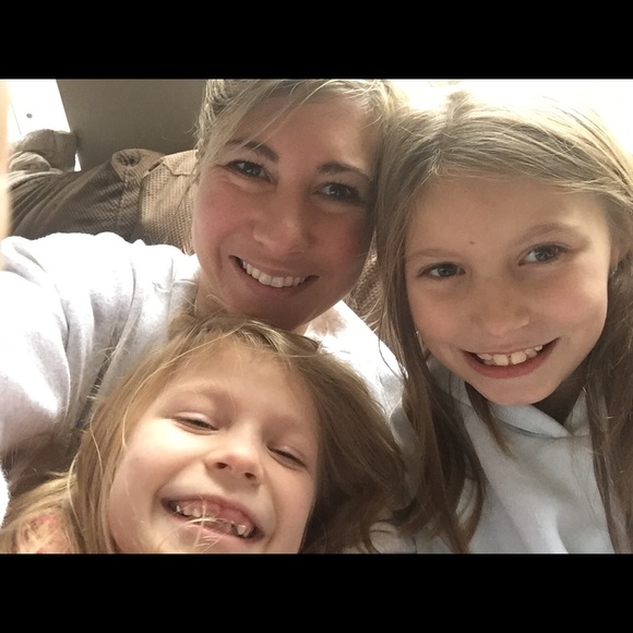 Profile Picture of Melissa Mardeusz (@melissy129) on Poshmark