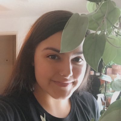 Profile Picture of 𝐻𝑜𝓃𝑒𝓎 𝐵𝑒𝑒 🐝 (@MommaMia_777) on Twitter