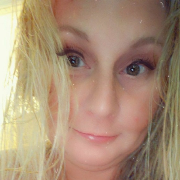 Profile Picture of Amanda Harrison (@ahkakes) on Poshmark