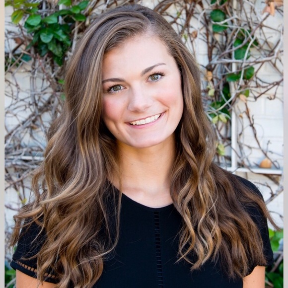 Profile Picture of Alexa Easley (@alexaeasley3) on Poshmark