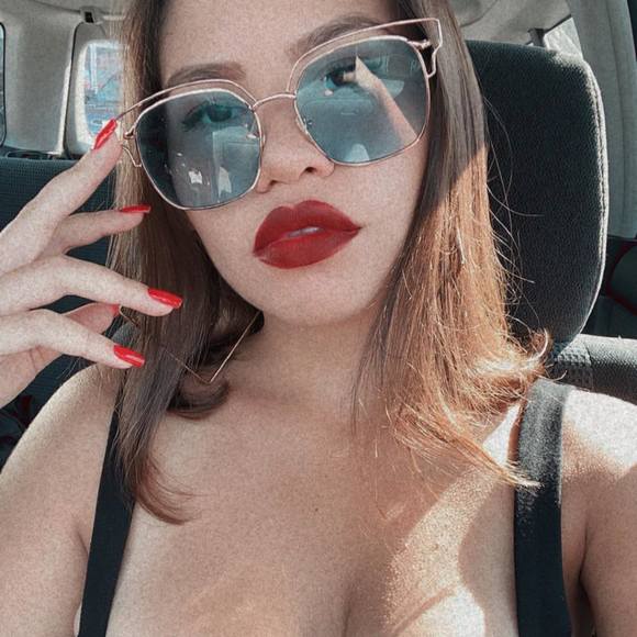 Profile Picture of Júlia Vaz (@julia_v_maciel) on Poshmark