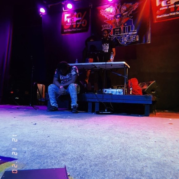 Profile Picture of Vince Evans (@unknowndigital) on Poshmark