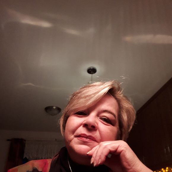 Profile Picture of Roxanne Boucher (@roxannebouch858) on Poshmark