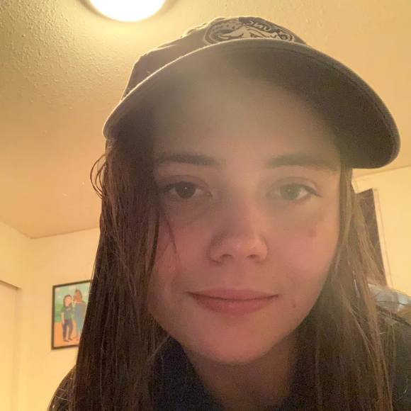 Profile Picture of Alex Hollander (@alexh112) on Poshmark