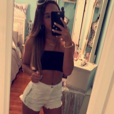 Profile Picture of Alexa Powers (@AlexaPowers27) on Twitter