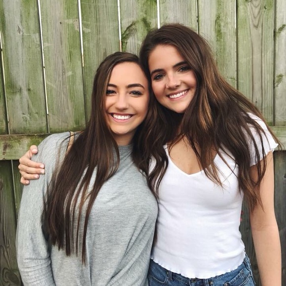 Profile Picture of Carly Murray (@carlymurray7) on Poshmark