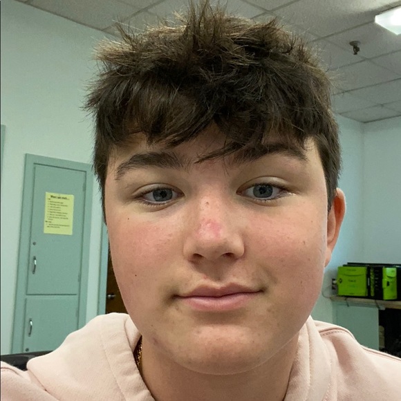 Profile Picture of Robbie Swift (@robbieswift) on Poshmark