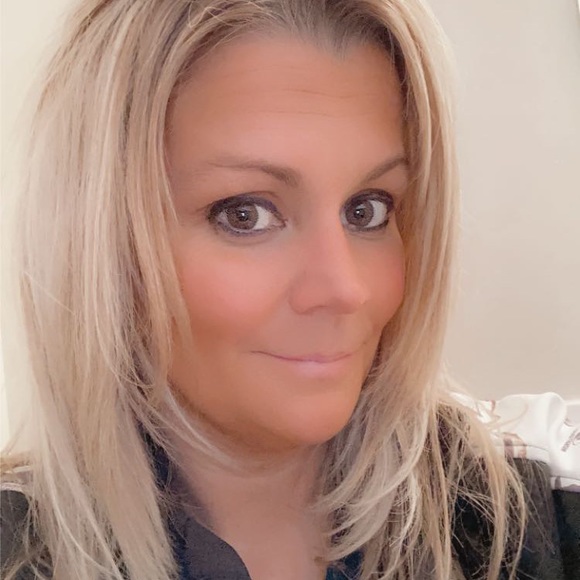Profile Picture of Lori Gibbs (@lorig2585) on Poshmark