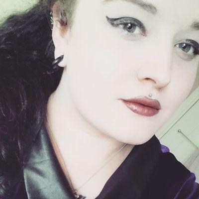 Profile Picture of Faye Hobson (@fayemary10) on Twitter