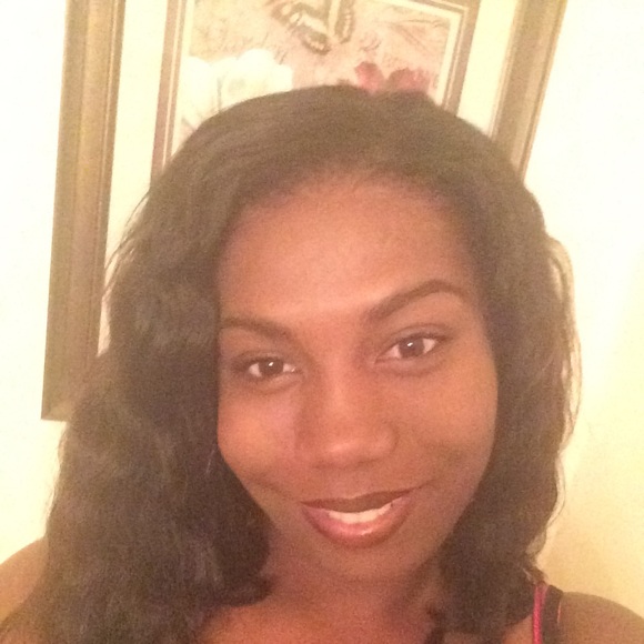 Profile Picture of Antoinette Booker (@bella1035) on Poshmark