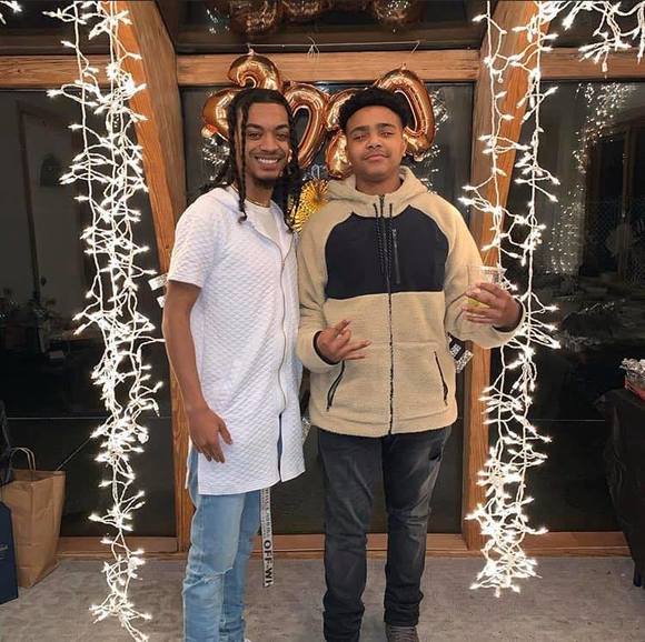 Profile Picture of Dariel Echavarria (@dariel2222) on Poshmark