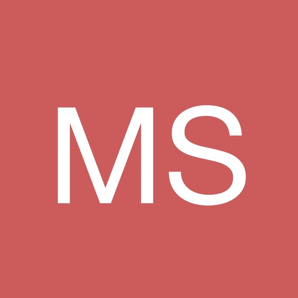 Profile Picture of Maria Singleton (@useduniform) on Poshmark