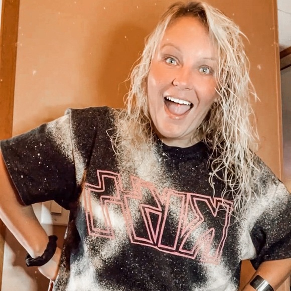 Profile Picture of Debra Hudson (@lildeb0) on Poshmark