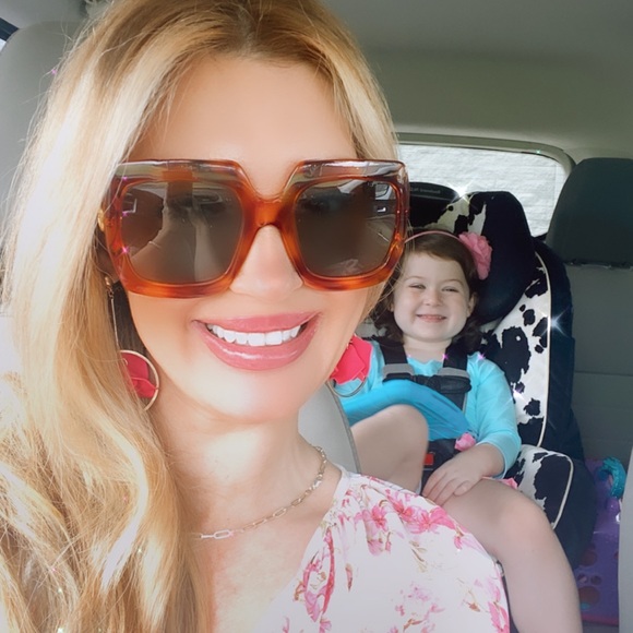 Profile Picture of Nikki Mcknett (@niknikmck) on Poshmark