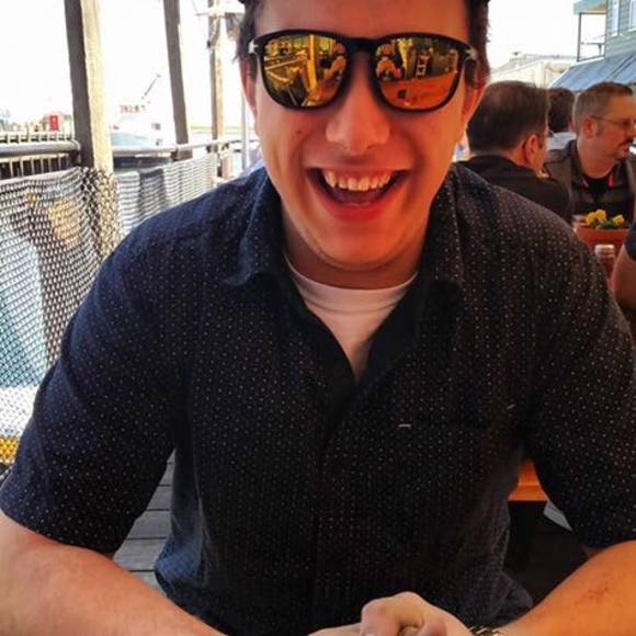Profile Picture of Bobby Glading (@bobbyglading) on Poshmark