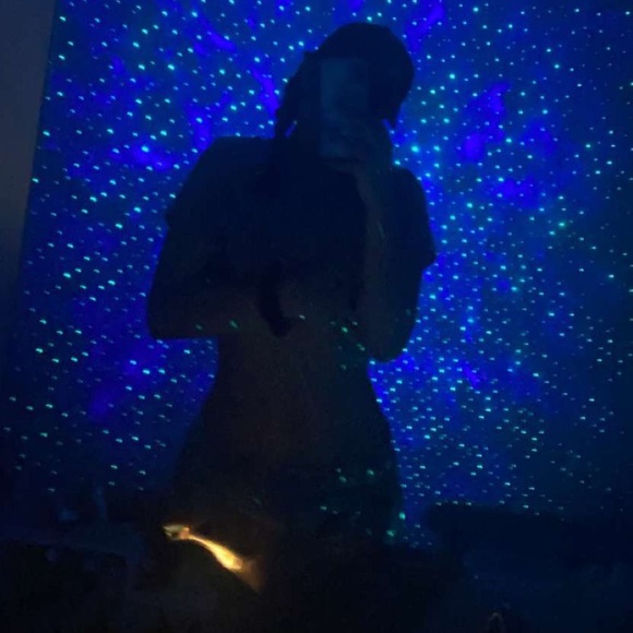 Profile Picture of Dazi Burdick (@y2k_rae) on Poshmark